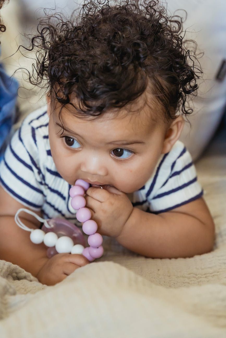 Tandspræk, Dentalpleje til babyer, Smertelindring til spædbørn, Bideringe, Hygiejne til babyer, Tandsprækssymptomer, Metoder til smertelindring, Ro og søvn, Tandspræk-venlig kost, Forældreråd