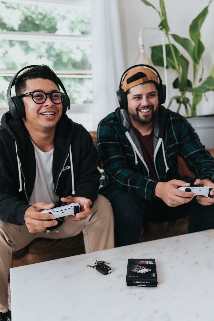 toekomstige games, gametechnologie, virtual reality, augmented reality, cloud gaming, kunstmatige intelligentie, metaverse, brain-computer interfaces, mobiel gamen, esports