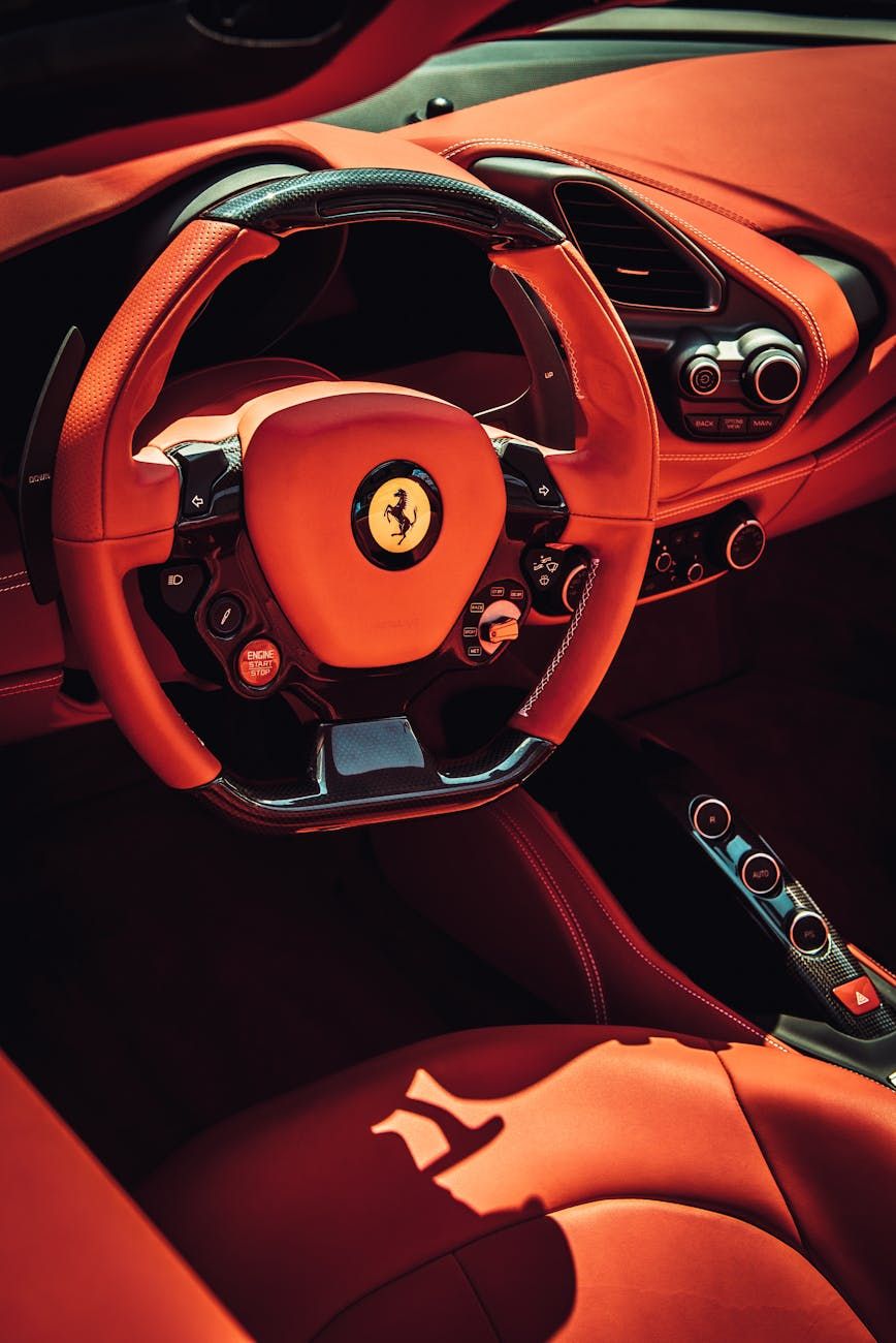 ny bil duft, bilindvendig aroma, materialedufte, syntetisk duft, automobilkemi, cabin odørtest, VOC-emissioner, duftteknik, indvendig komfort, auto trends