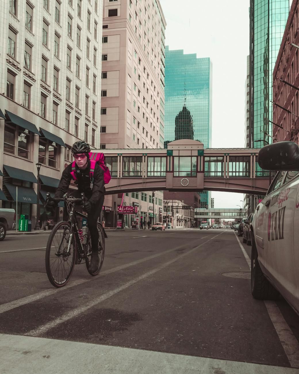 tour en bicicleta, aventura en bicicleta, ciclismo de varios días, cicloturismo, viaje en bicicleta, equipamiento para ciclismo, entrenamiento de resistencia, consejos para hacer cicloturismo, ciclismo de larga distancia, preparación para el ciclismo.