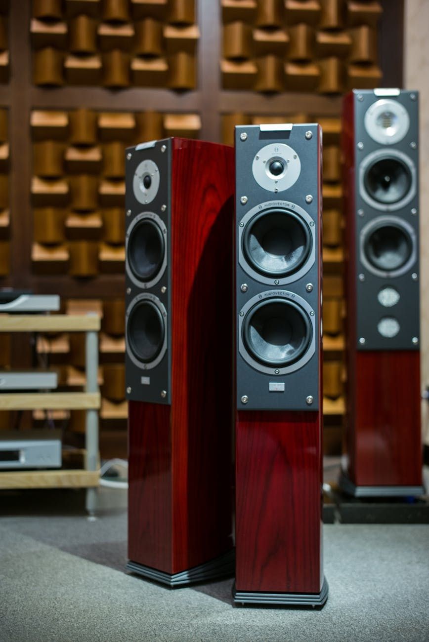 systèmes hi-fi, systèmes stéréo, systèmes audio surround, systèmes audio, son haute fidélité, installation son surround, audio domestique, système audio musical, Dolby Atmos, expérience audio