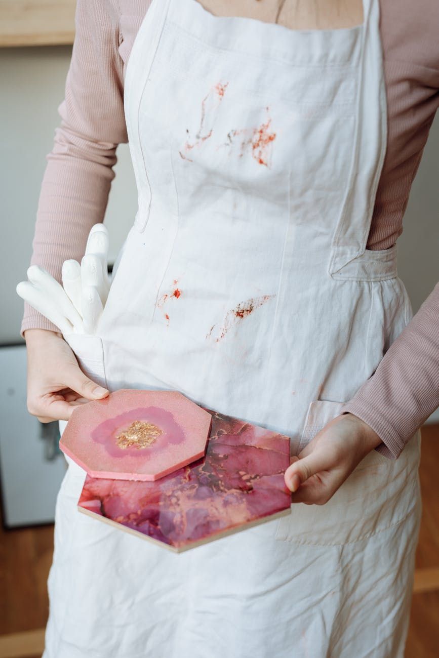 handicrafts, unusual materials, concrete art, resin crafts, modern DIY, creative techniques, handmade design, innovative crafts, alternative materials, artistic inspiration