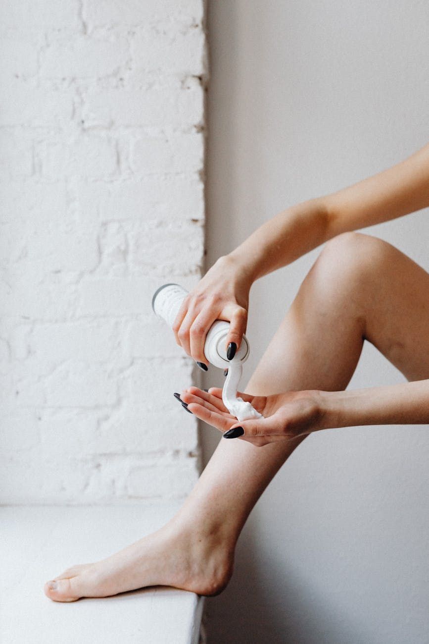 urea foot cream, foot care dry skin, cracked heels treatment, foot moisturizer urea, dry feet repair, heel care cream, foot skin hydration, intensive foot care, urea skincare feet, soft heels solution