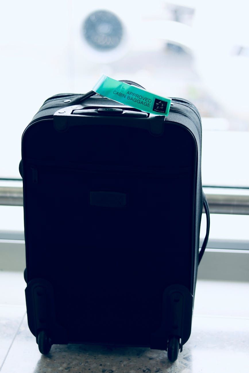 bagaglio smarrito, documenti mancanti, emergenza di viaggio, assistenza in aeroporto, supporto dell'ambasciata, assicurazione di viaggio, segnalazione della perdita, consigli di viaggio, aiuto ai turisti, problemi all'estero