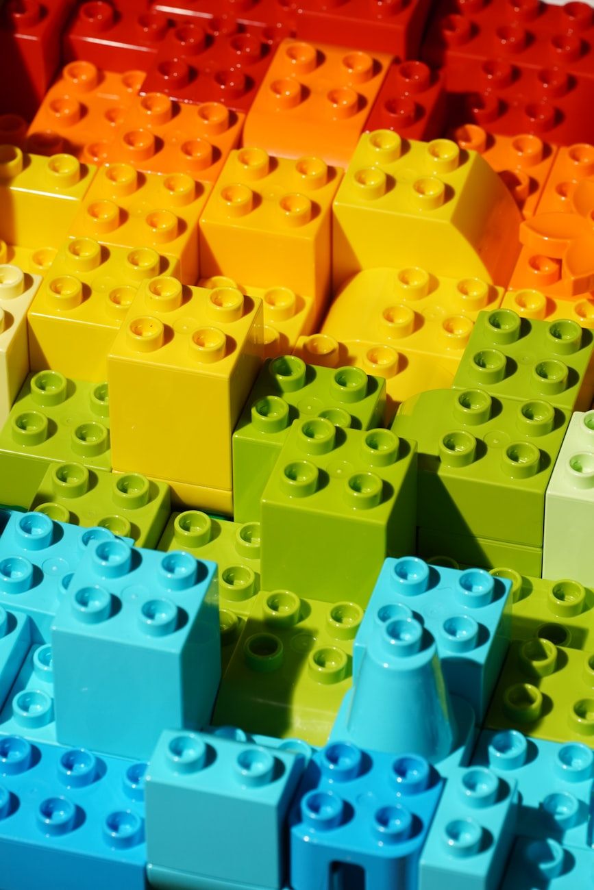 bouwstenen, lego voor volwassenen, ontspanning, stressverlichting, creatieve hobby, meditatie, nostalgie, tastbare therapie, volwassen lego-groepen, mindfulness
