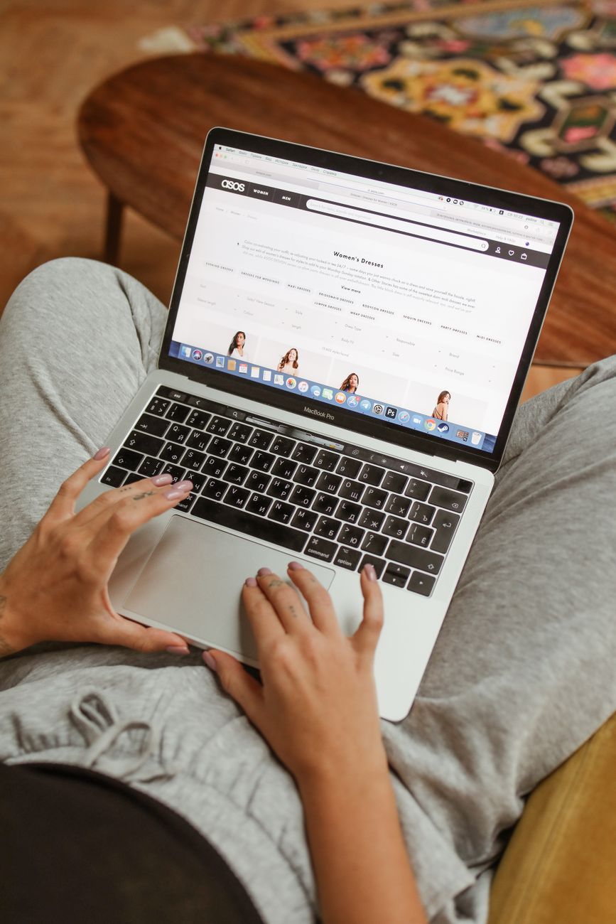 suivi en ligne, suivi de site web, cookies, empreinte numérique, données de navigation, pixels de suivi, publicité ciblée, profilage utilisateur, vie privée en ligne, traceurs tiers
