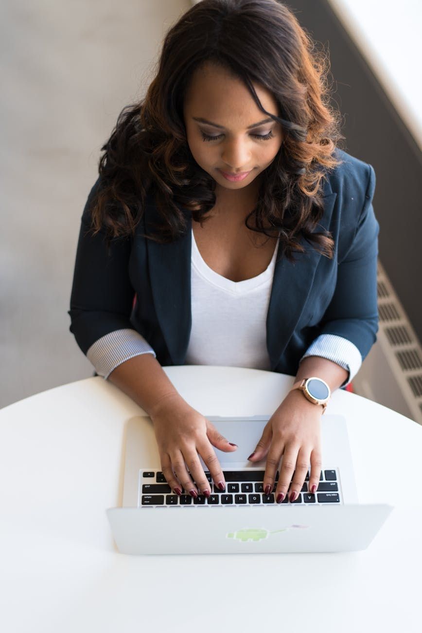 internet lent, problèmes de vitesse internet, pourquoi mon internet est lent, résoudre un internet lent, problèmes de connexion internet, Wi-Fi lent, dépannage internet, améliorer la vitesse internet, problèmes internet courants, conseils internet à domicile