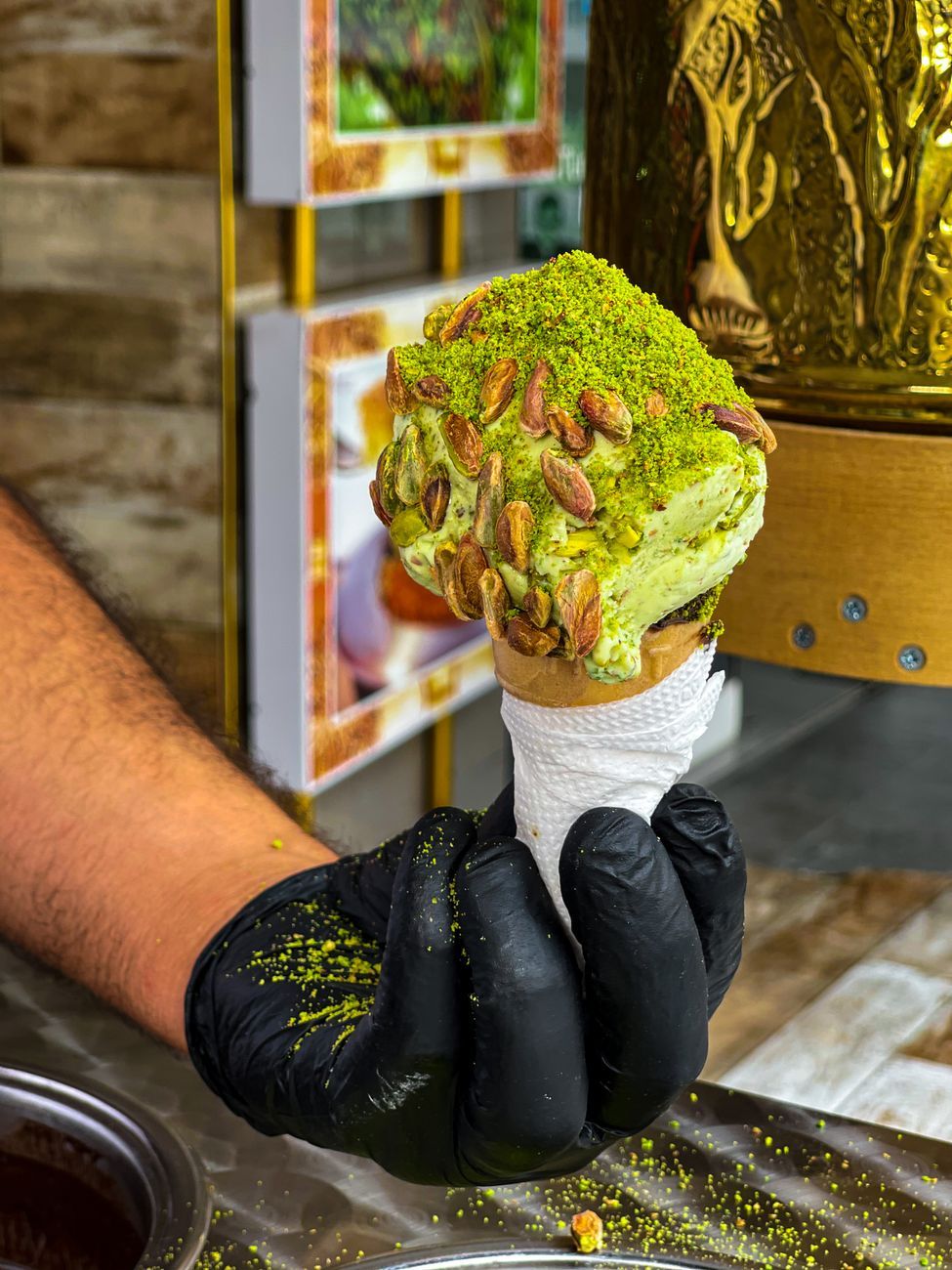 pistachios, pistachio trend, food trends, pistachio desserts, pistachio sauces, pistachio recipes, pistachio cream, culinary trends, pistachio flavor, modern cuisine