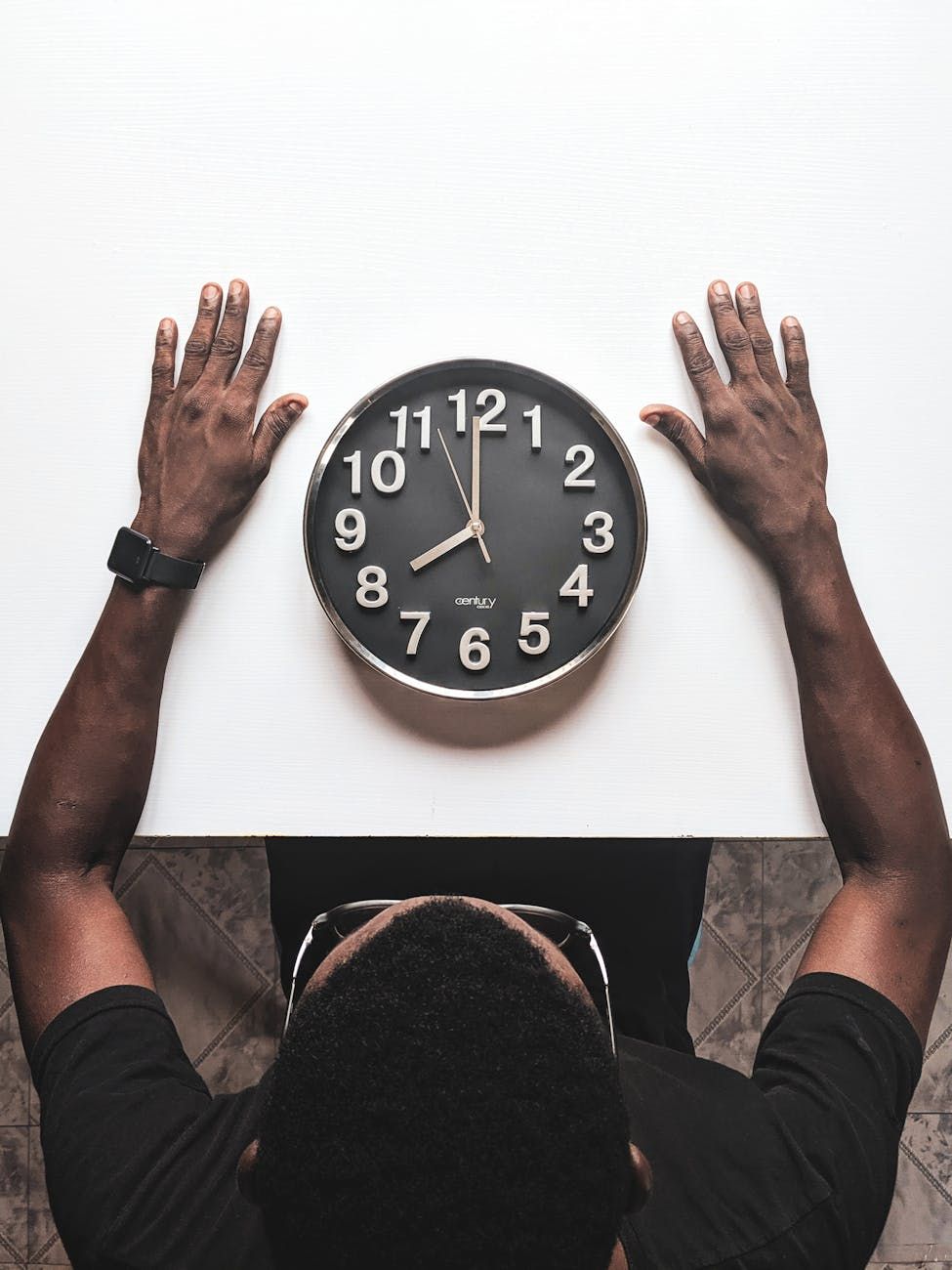 flecha del tiempo, física del tiempo, entropía y tiempo, paradoja de los viajes en el tiempo, segunda ley de la termodinámica, teoría cuántica del tiempo, percepción del tiempo, continuo espacio-temporal, causa y efecto, física del flujo del tiempo