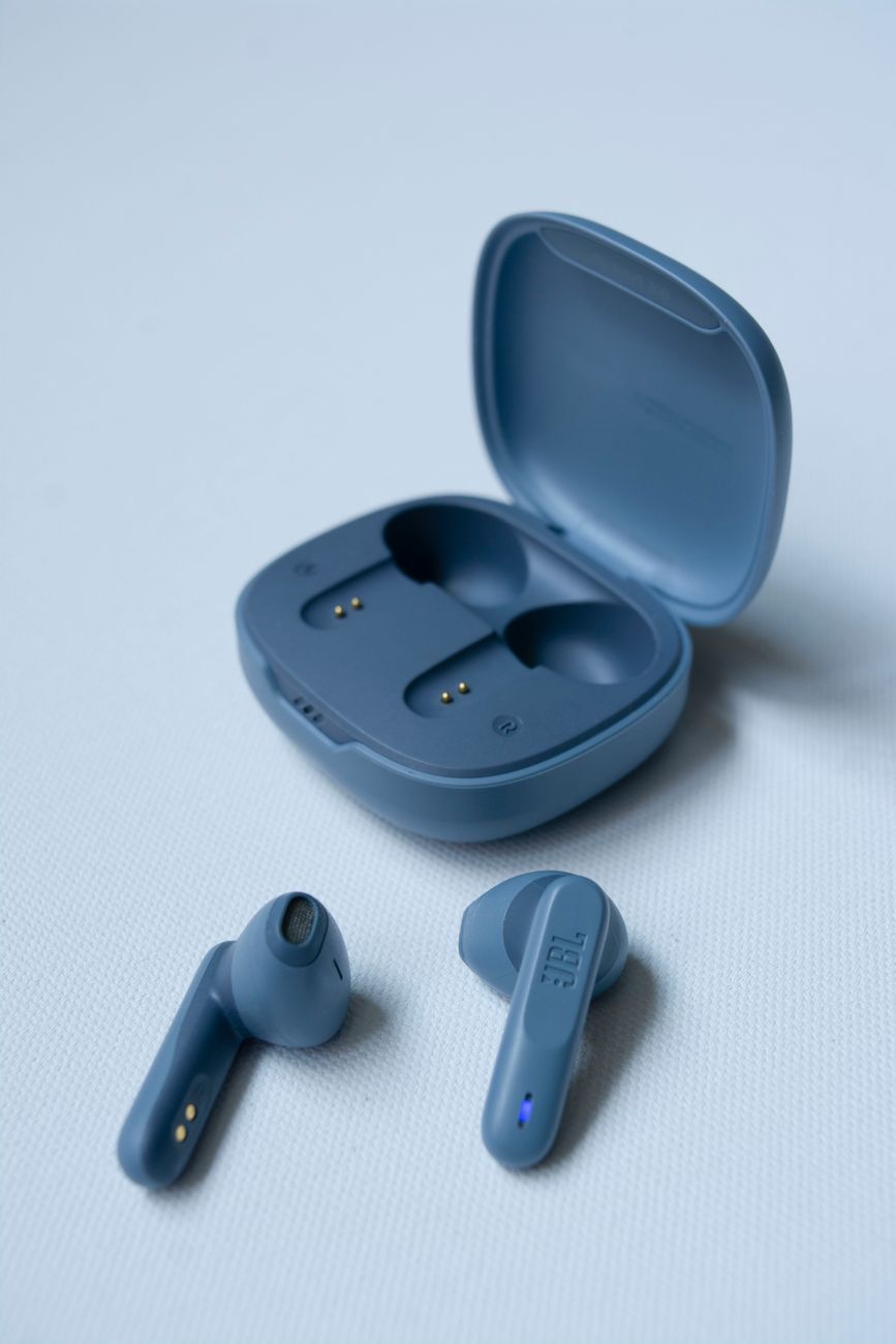 wireless earbuds, best wireless earbuds, Bluetooth earbuds, everyday wireless headphones, noise cancelling earbuds, earbuds battery life, comfortable wireless earbuds, wireless earbuds sound quality, water-resistant earbuds, earbuds buying guide.