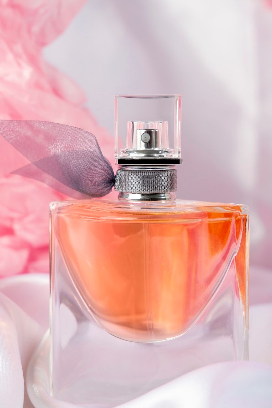 fragranze, migliori profumi, profumo, nuovi lanci, tendenze, fragranze femminili, fragranze maschili, scelta del profumo, profumi 2025, influenza olfattiva